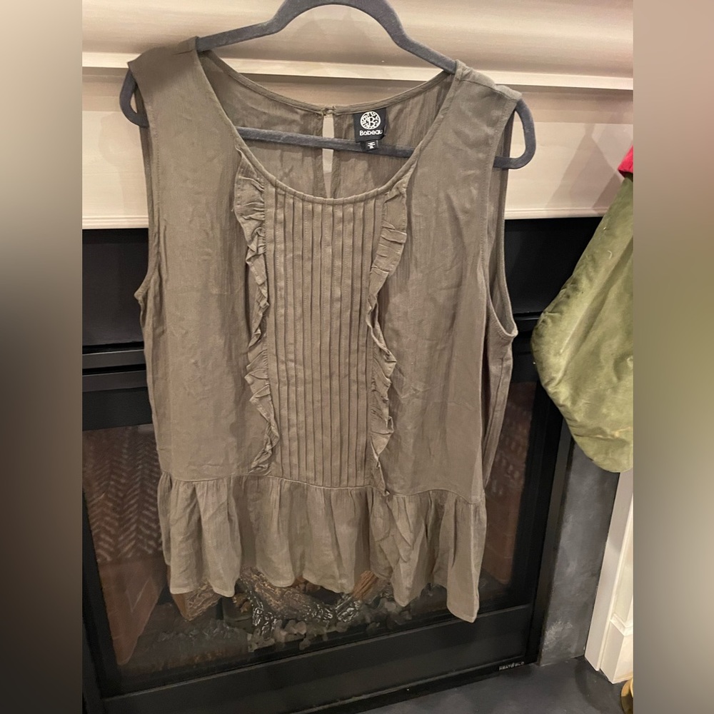 Bobeau sleeveless ruffle front blouse - XL